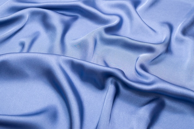 Texture de tissu de luxe en soie bleue ou en satin. Vue de dessus.