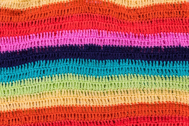 Texture de tissu rayé multicolore au crochet pour le fond