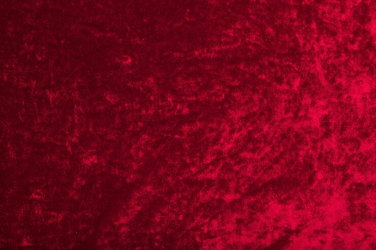 Texture de tissu de velours rouge avec des plis se bouchent