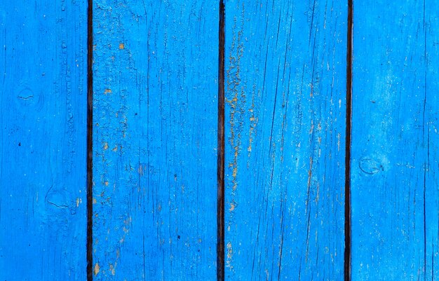 Photo texture de vieilles planches avec de la peinture bleue fissurée