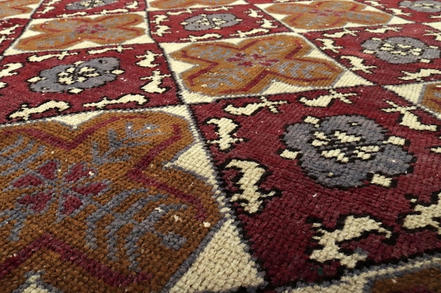 Textures et motifs en couleur des tapis tissés