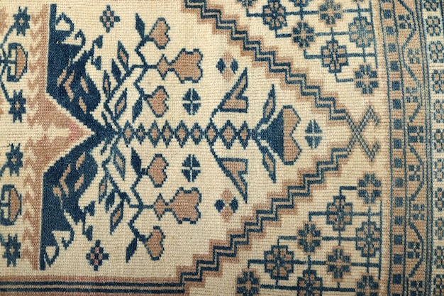 Textures et motifs en couleur des tapis tissés