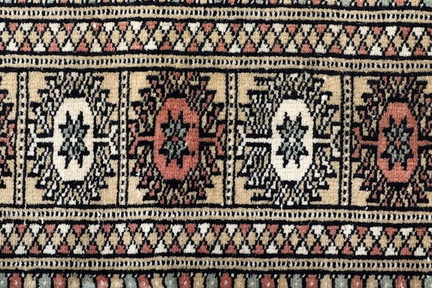 Textures et motifs en couleur des tapis tissés