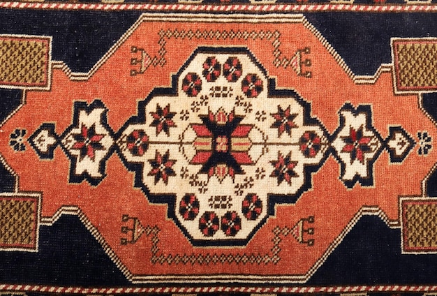 Textures et motifs en couleur des tapis tissés