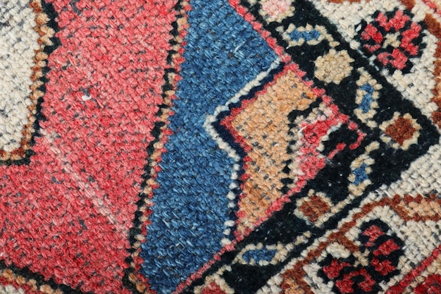 Textures et motifs en couleur des tapis tissés