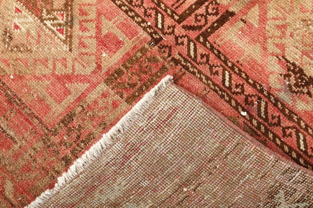 Textures et motifs en couleur des tapis tissés