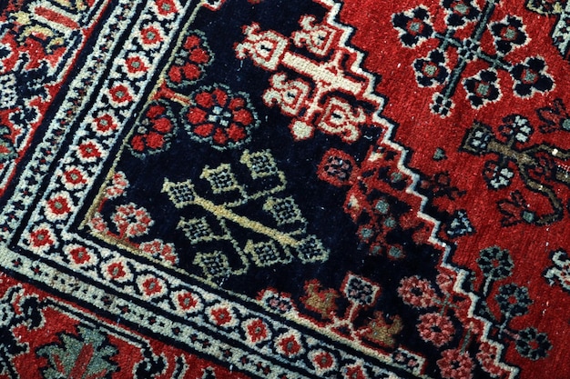 Textures et motifs en couleur des tapis tissés