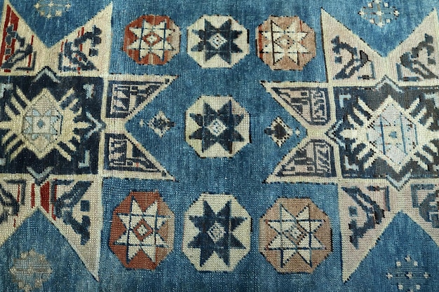 Textures et motifs en couleur des tapis tissés