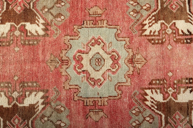 Textures et motifs en couleur des tapis tissés