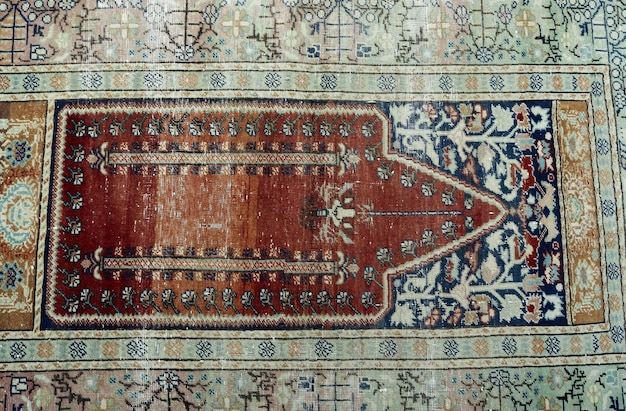 Textures et motifs en couleur des tapis tissés