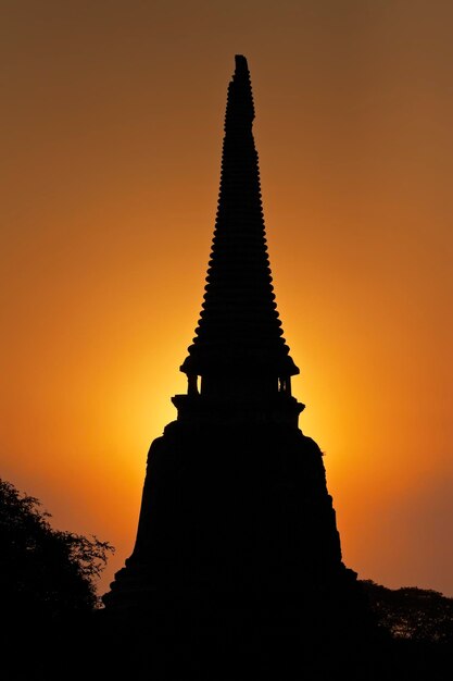 THAÏLANDE, Ayutthaya, les ruines des anciens temples de la ville au coucher du soleil