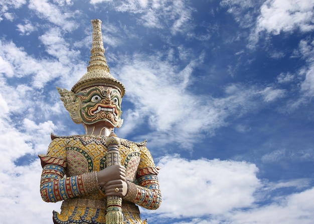 Thaïlande Statue géante de style traditionnel.