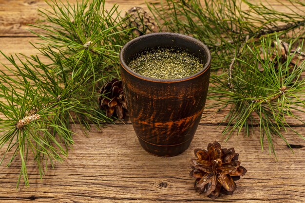 Thé à l'aiguille de pin, sollip-cha, boisson coréenne traditionnelle. Médecine alternative, style de vie sain