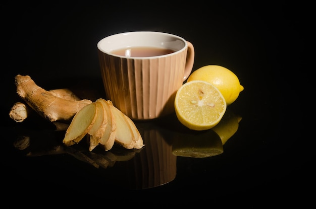 Photo le thé au gingembre aux agrumes est une boisson chaude.