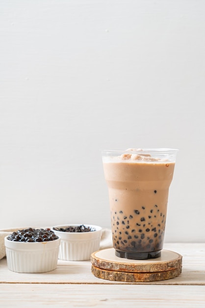 Thé au lait de Taiwan avec des bulles - boisson asiatique populaire