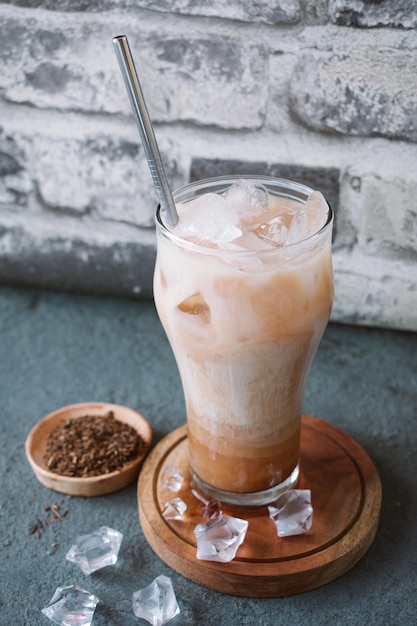 Thé au lait torréfié avec de la glace