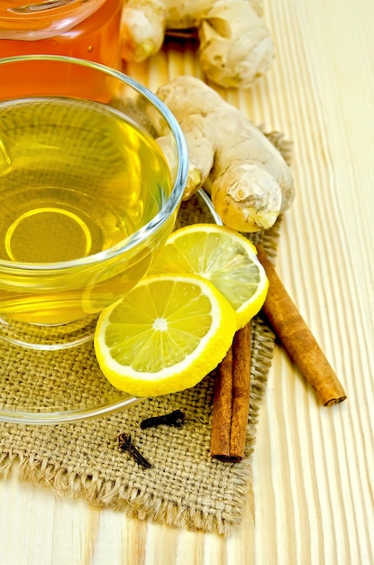 Thé gingembre sur toile de jute au miel et citron