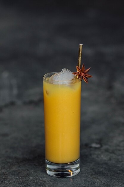 Thé glacé thaïlandais au curcuma