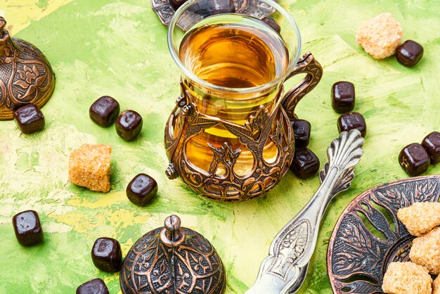 Thé turc en verre traditionnel