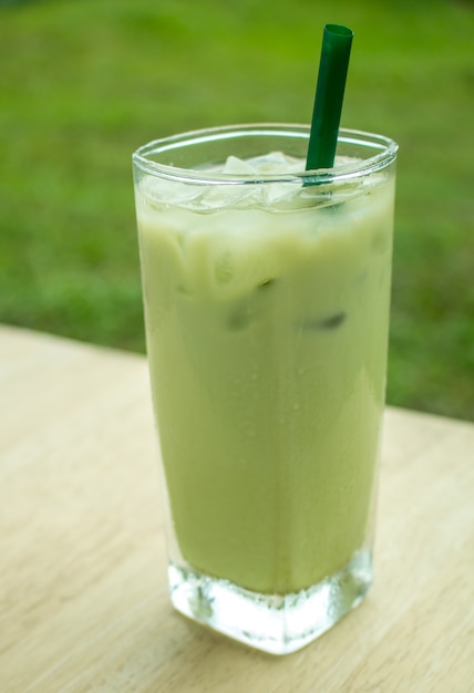 Thé vert matcha au thé vert au lait, thé à lait avec du lait