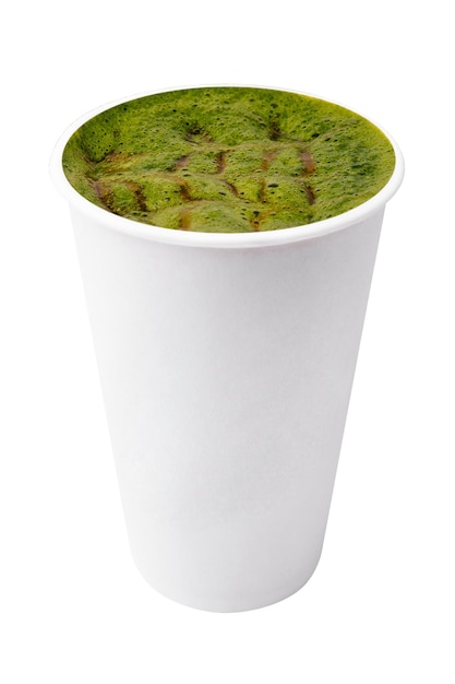 Thé vert Matcha isolé sur blanc