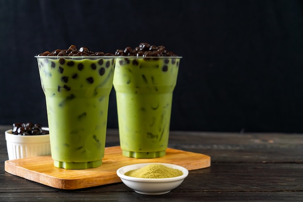 thé vert matcha latte avec bulle