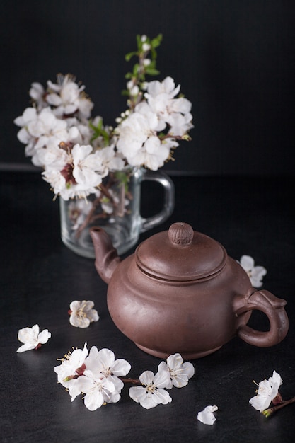 Théière chinoise et abricots fleurs