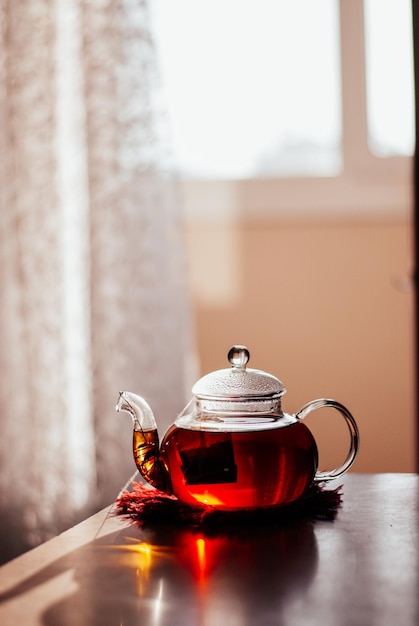 une théière de thé tasse blanche petit déjeuner cérémonie du thé tea party