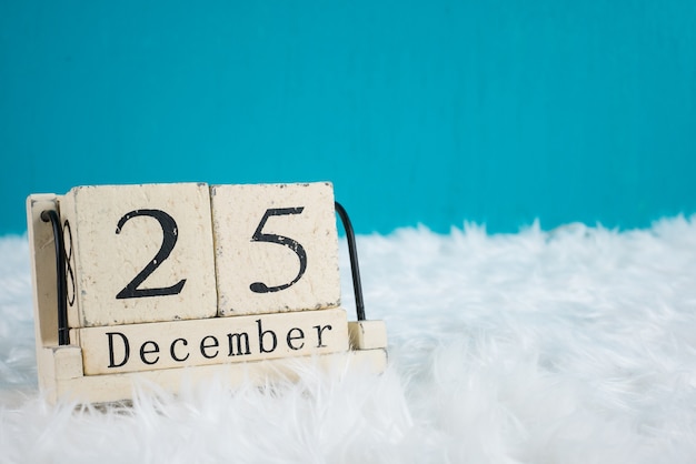 Thème du jour de Noël .wood bloc de cube calendrier date actuelle 25 et mois décembre