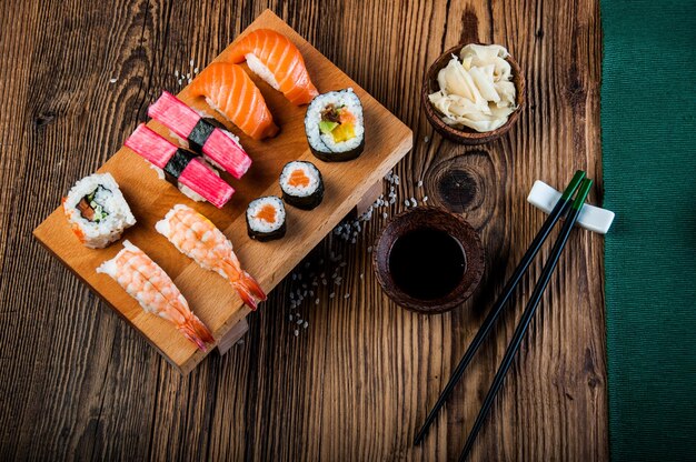 Photo thème japonais coloré avec des sushis