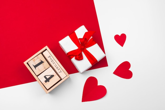 Thème Saint Valentin avec calendrier de bloc de bois