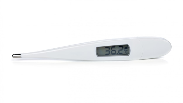 Thermomètre électronique isolé sur blanc