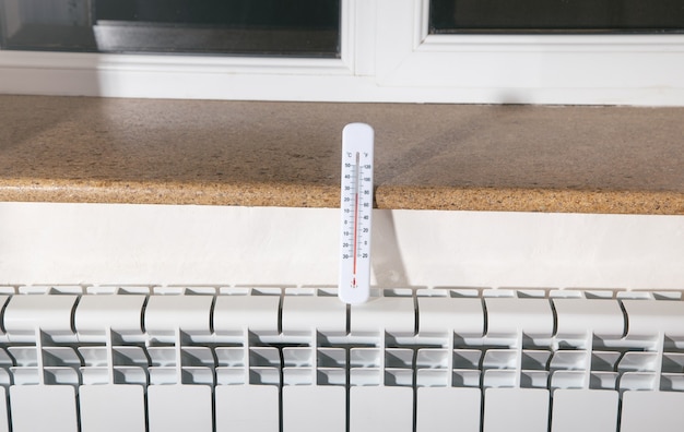 Thermomètre sur le radiateur de chauffage.