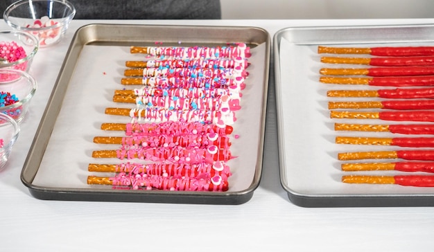 Tiges de bretzel enrobées de chocolat pour la Saint-Valentin