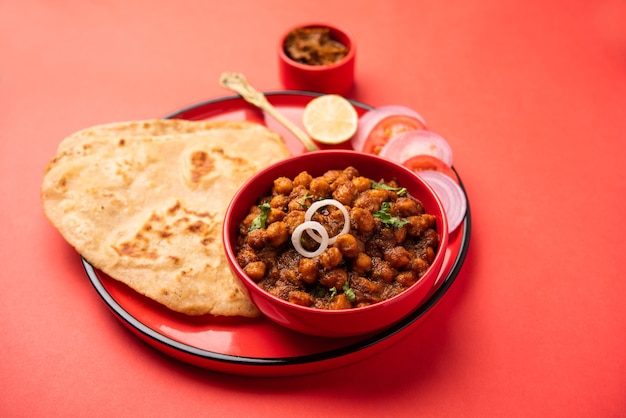 Tikona Paratha ou Triangle parotha avec chole ou choley ou chana masala