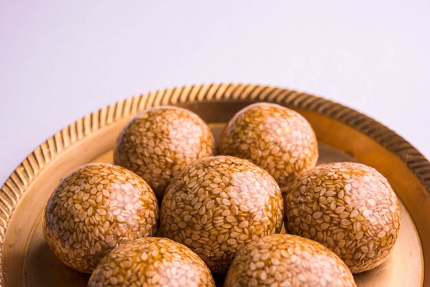 Til ke Ladoo ou Til laddu ou laddu sucré au sésame