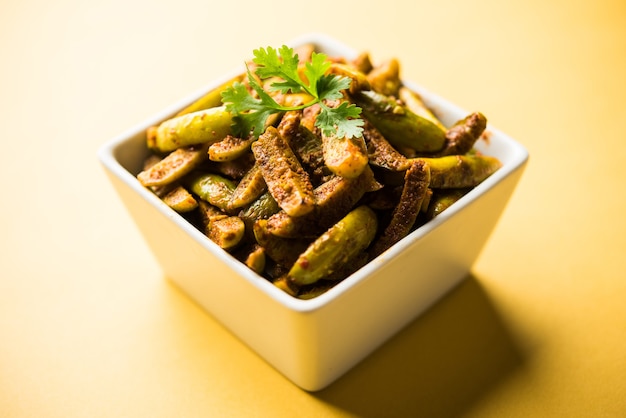 Tindora Sabzi ou Tendli ou tondli Fry également connu sous le nom de recette de friture Ivy Gourd. mise au point sélective