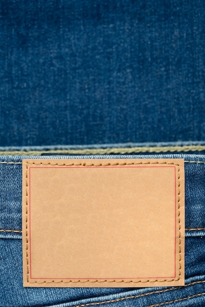 Étiquette vierge sur un jean