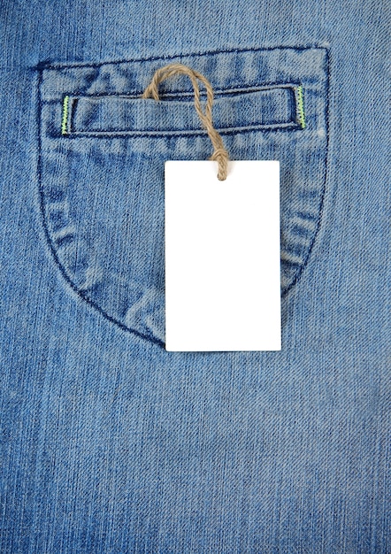 Étiquette de vieux jeans et étiquette de prix bleu