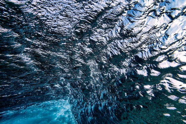 Tir sous-marin de la vague de l'océan, océan Indien