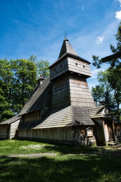 Tir vertical de l'église de SaintFrancis d'Assise Hervartov Slovaquie