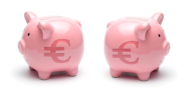 Photo tirelire rose avec symbole euro isolé sur une surface blanche. concept comment économiser de l'argent.