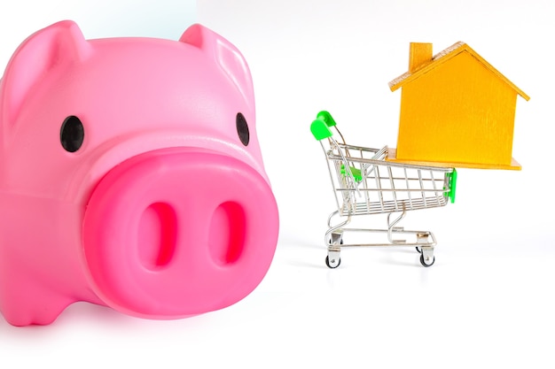 Tirelire Vente acheter magasin de marché commercial concept d'épargne et de budget des consommateurs.