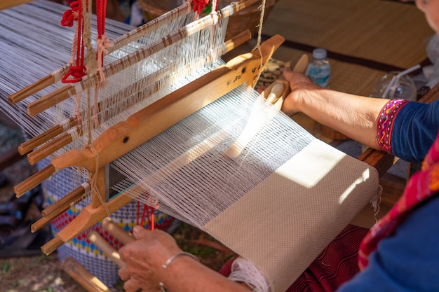 Tissage tissé à la main de Tai-Tai autochtone Nous avons hérité de la culture du tissage