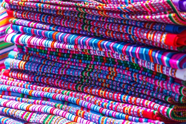 Tissu coloré authentique au Pérou