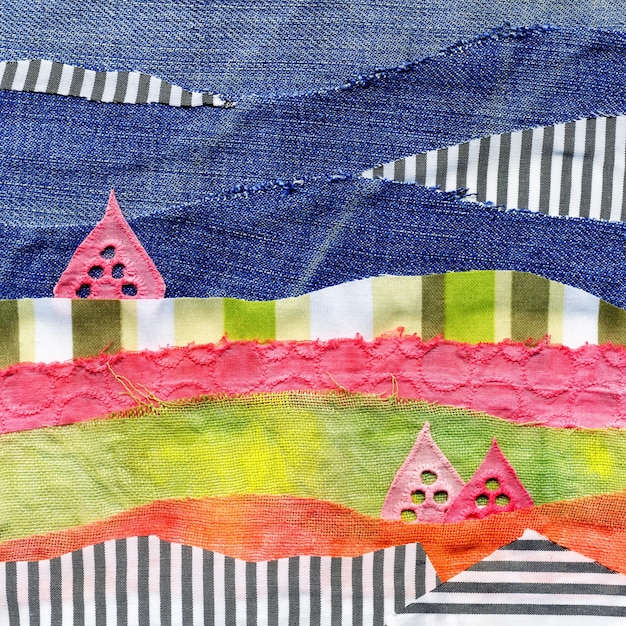 Photo tissu recyclé art applique illustration patchwork paysage forestier avec arbres collines et ciel