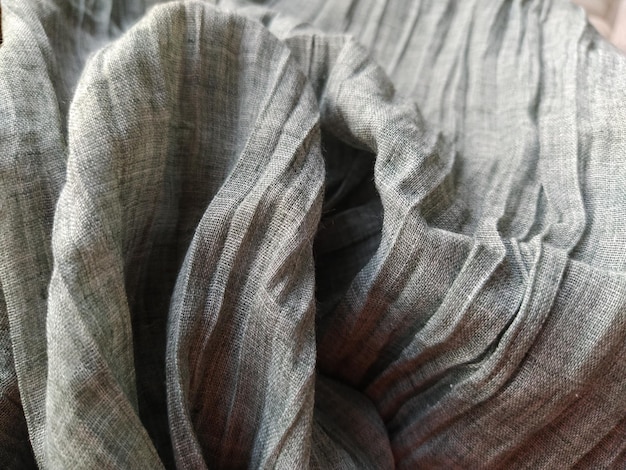 Tissu de rideau transparent Belle couleur grise Le matériau du rideau est plié et froissé avec précaution Échantillon de tissu Option de design d'intérieur