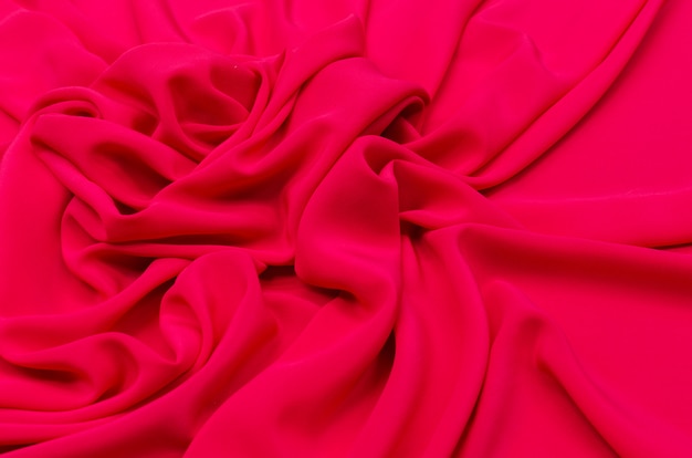 Tissu en soie crêpe de Chine rouge-rose