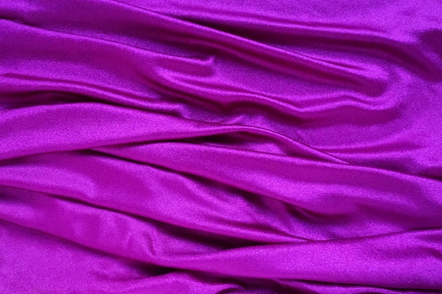 Tissu velours semblable à la soie Textiles dans un plis et de belles vagues Nuances de magenta rose pourpre sur la draperie Matériel de couture pour robes de soirée tapisserie d'ameublement rideaux et intérieur