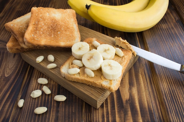 Toast au beurre d'arachide et à la banane